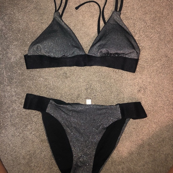 Bikini - Picture 3 of 3